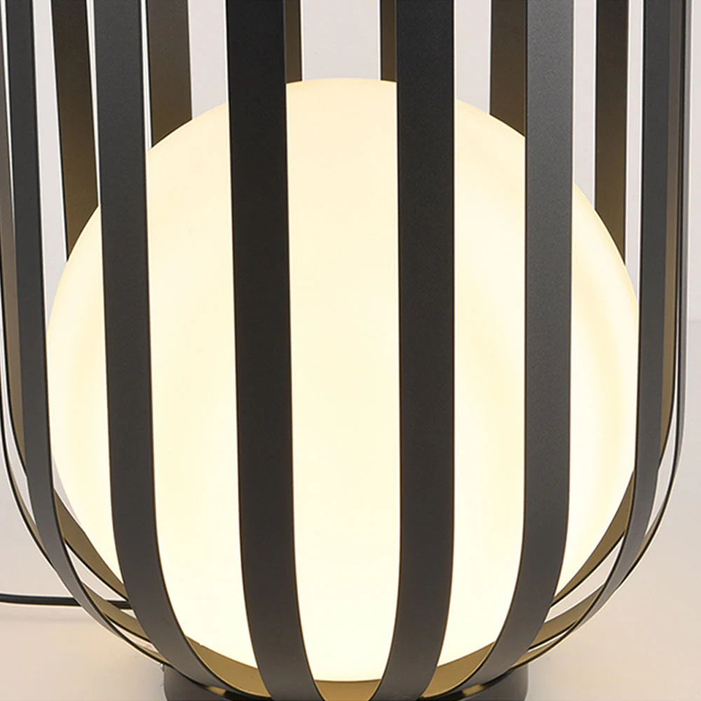 Solar Powered Metal Outdoor Floor Lamp Modern Design | Solarvo