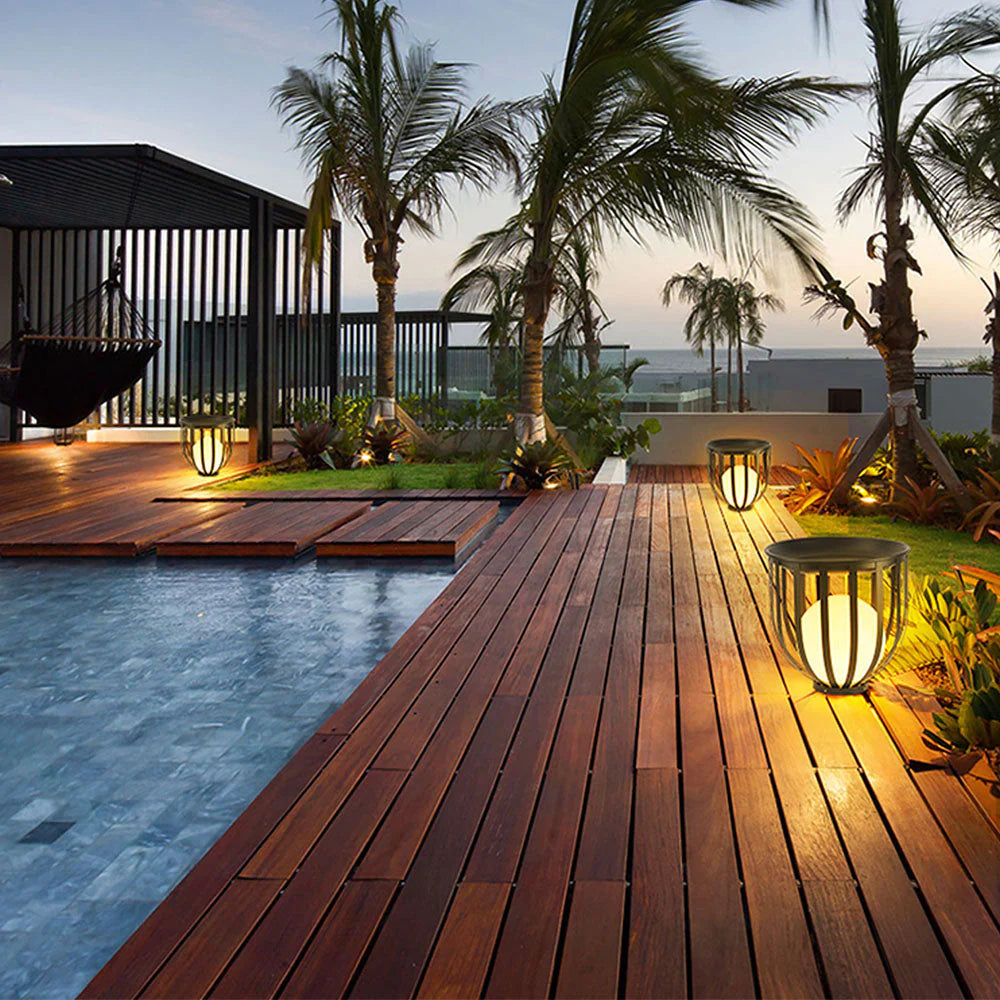 Solar Powered Metal Outdoor Floor Lamp Modern Design | Solarvo