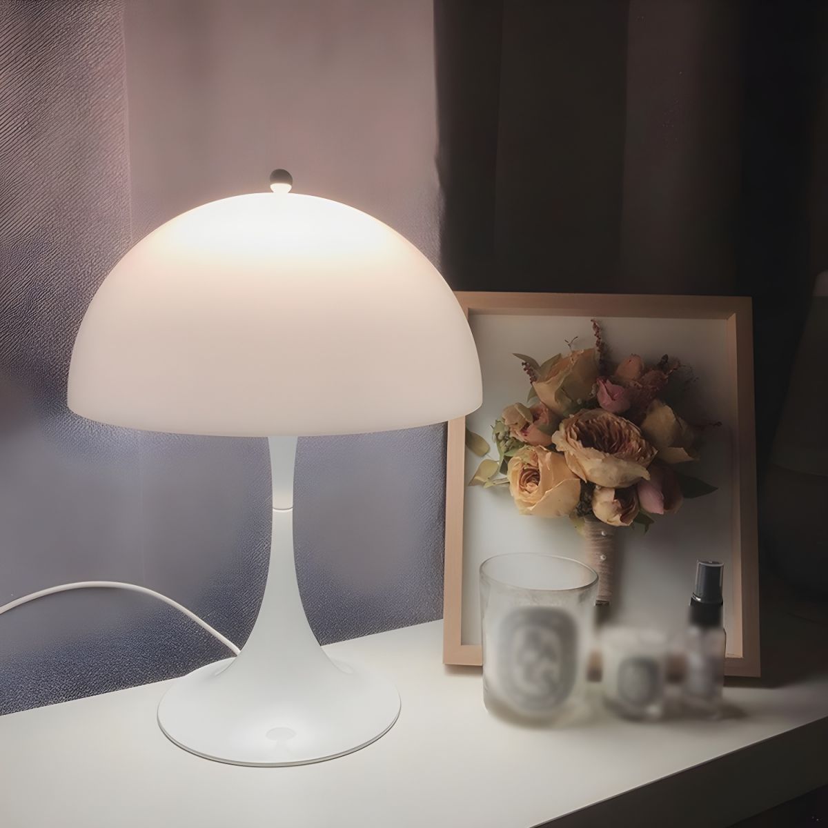 Table Lamp with Acrylic Dome Shade Modern Style | Alviro