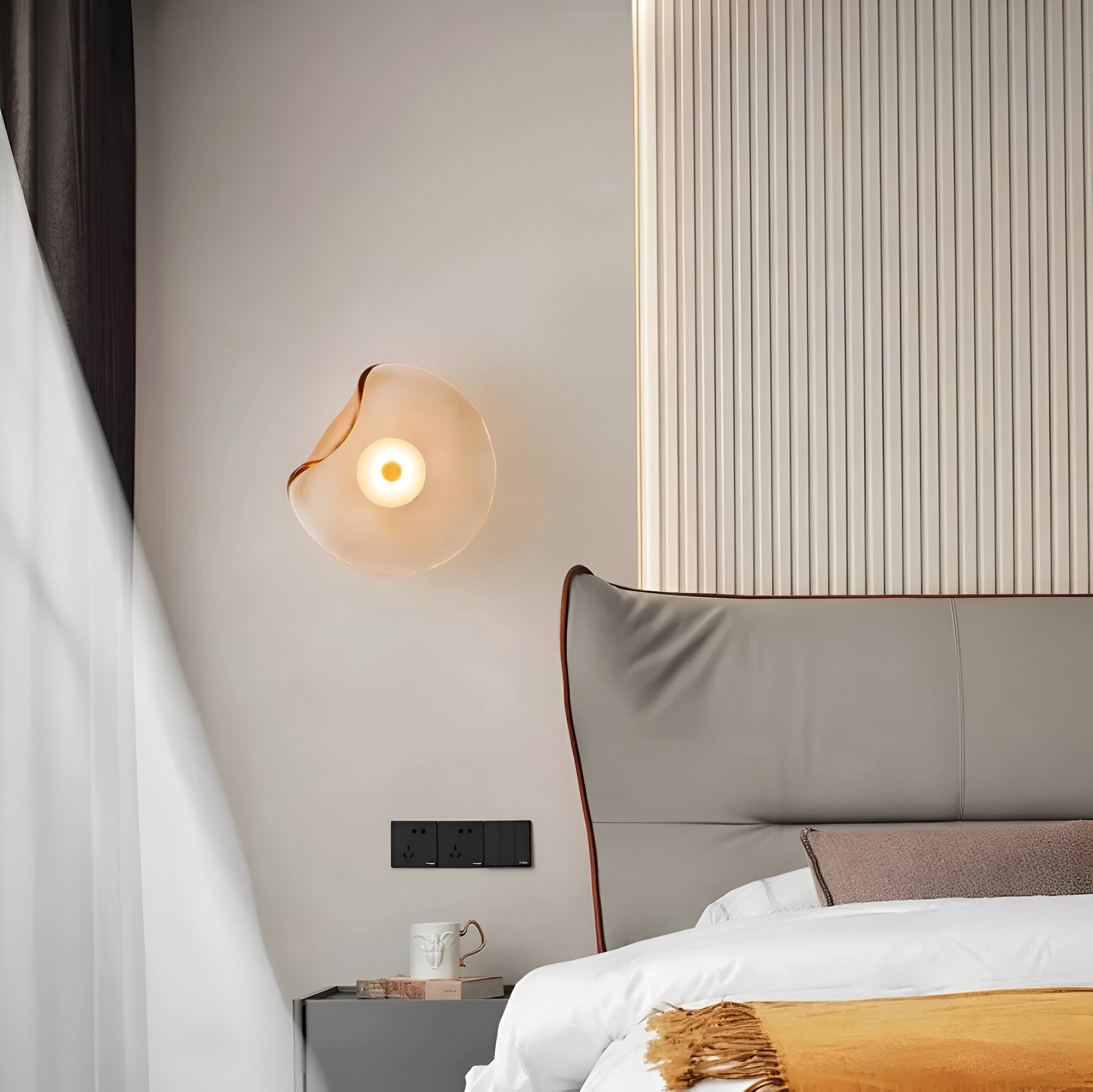 Wall Light Curved Glass in Nordic Japandi Style | Lysaro